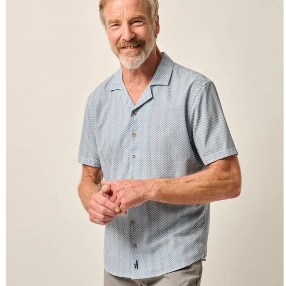 Johnnie O Shackleford Hangin’ Out Short Sleeve Button-Up Medium NWOT Navy Blue - Picture 1 of 14